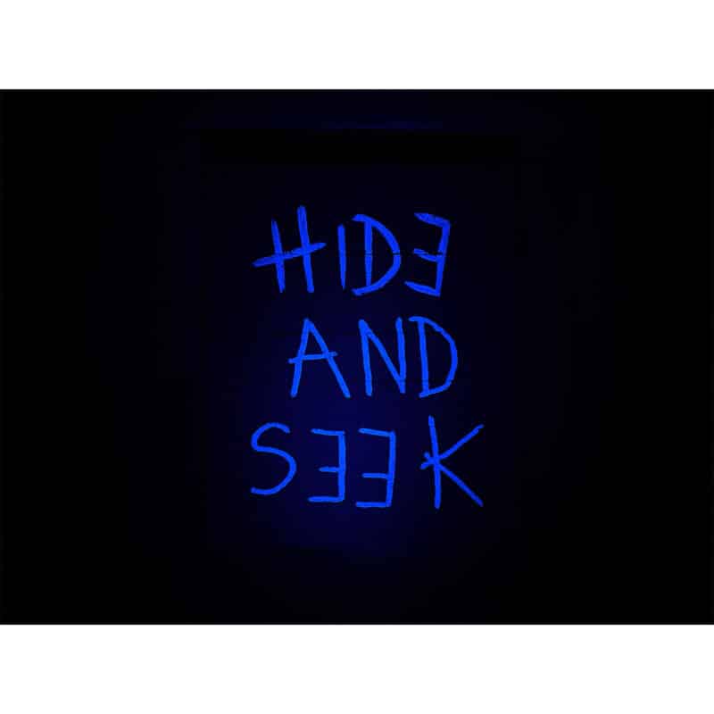Textwork - _0008_HIDE AND SEEK blacklight 02 - Frank Willems