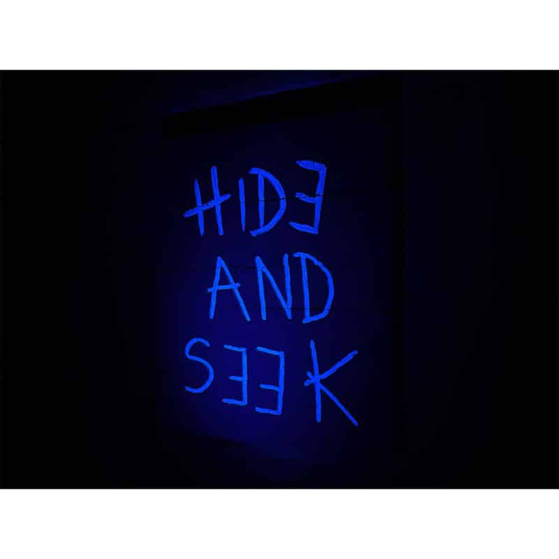 Textwork - _0009_HIDE AND SEEK blacklight 03 - Frank Willems