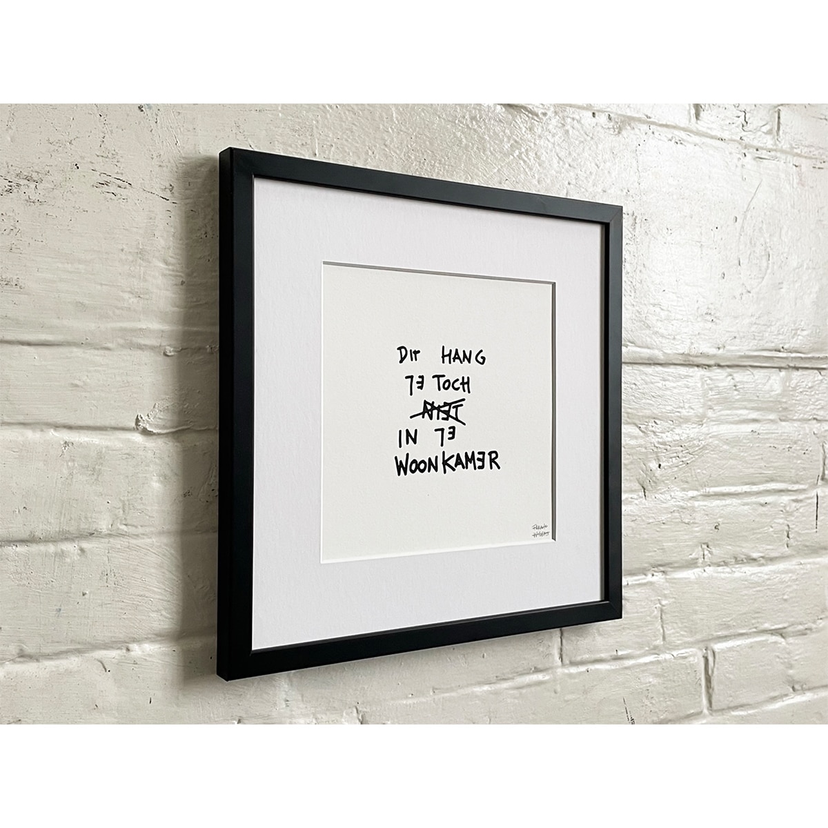 Limited Edt. Text Print – DIT HANG JE TOCH NIET IN DE WOONKAMER